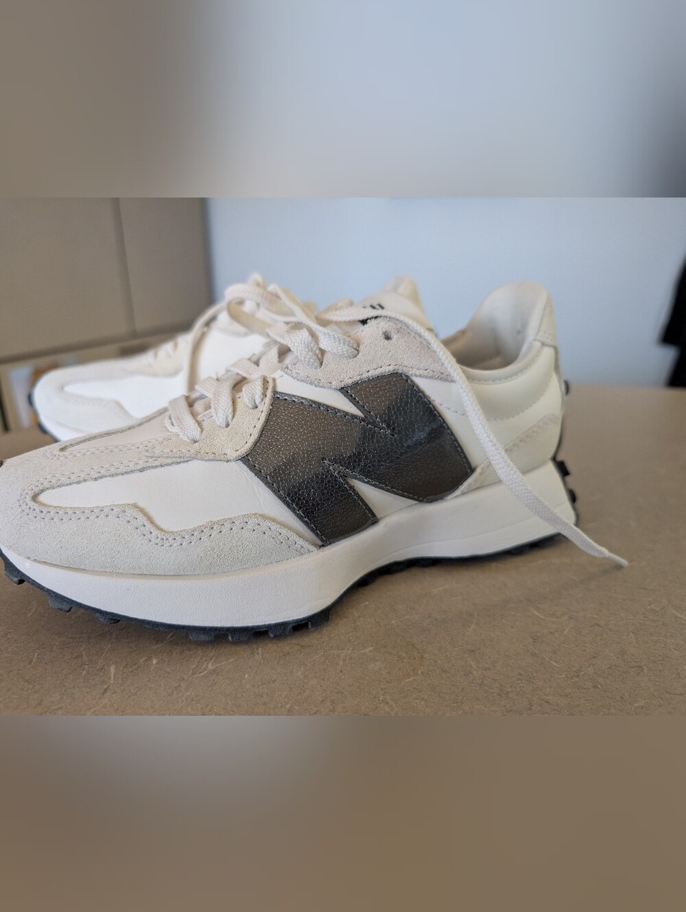 New Balance 327